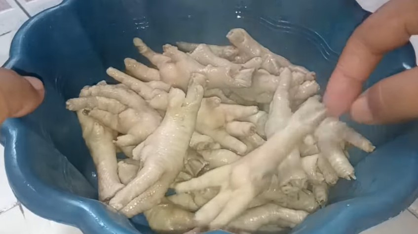 Hanya butuh 15 menit, trik merebus ceker ayam ini hemat gas meski tanpa presto