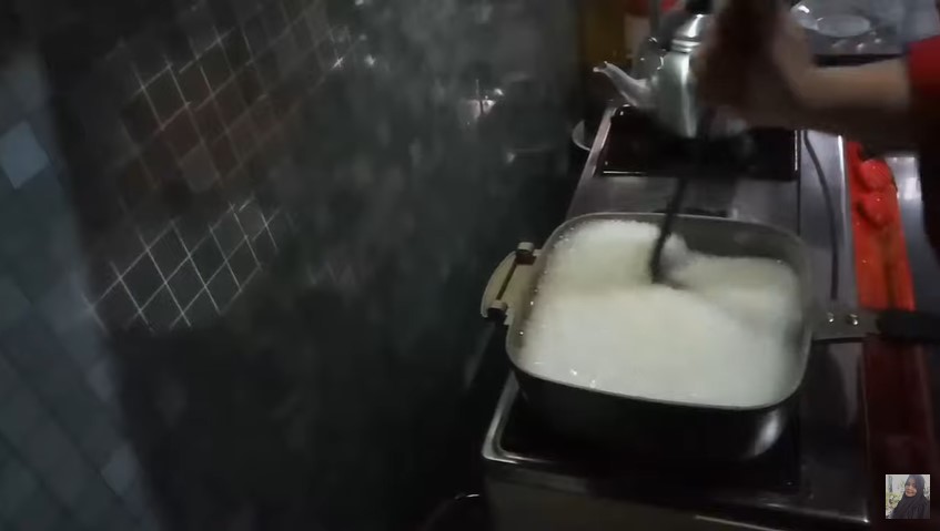 Cara jitu bikin lontong yang empuk dan tak cepat mengeras meski tanpa dibungkus daun atau plastik