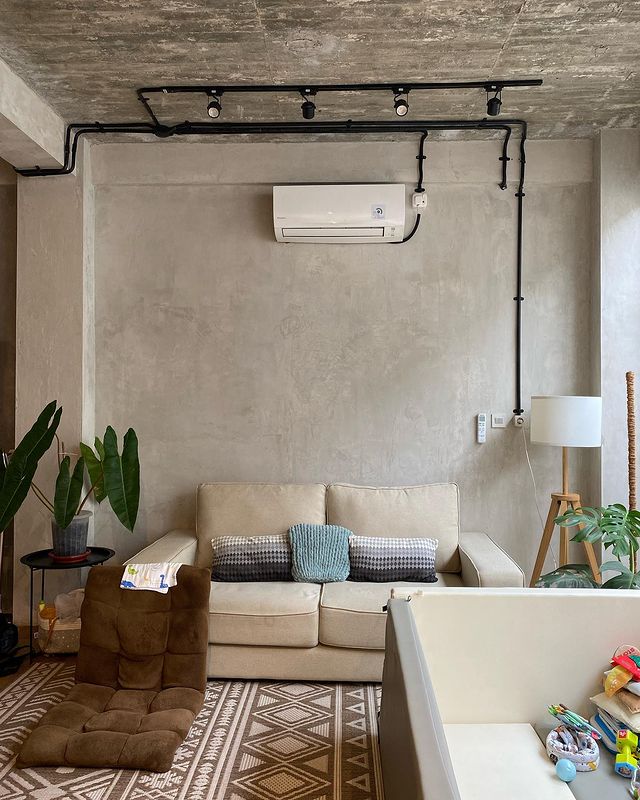 rumah serba semen ekspos © YouTube