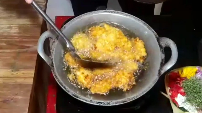 Trik bikin bakwan jagung tetap renyah dan tak ambyar meski tanpa tepung, cukup tambah 1 bahan