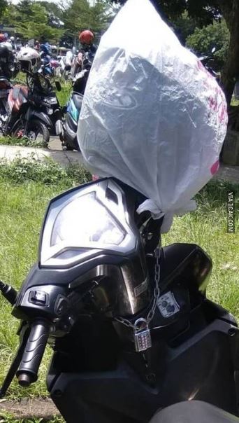 Potret kocak cara menjaga barang Berbagai sumber