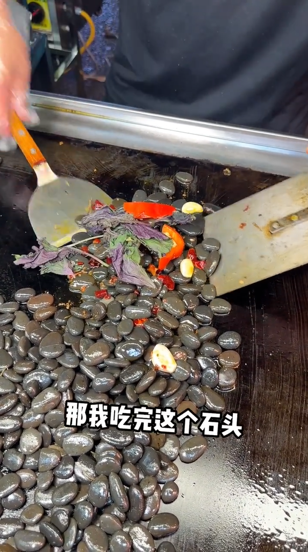 Berbahan dasar batu kolam, ini 7 potret jajanan khas China yang bikin geleng-geleng kepala