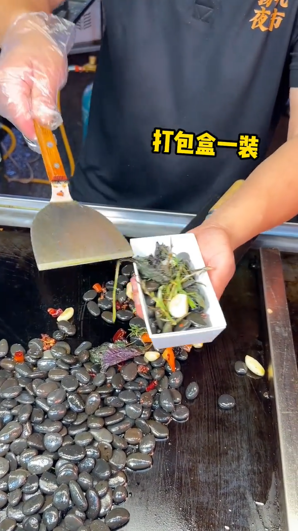 Berbahan dasar batu kolam, ini 7 potret jajanan khas China yang bikin geleng-geleng kepala