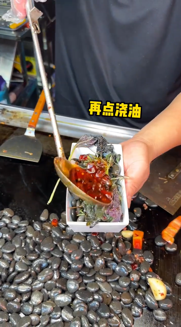 Berbahan dasar batu kolam, ini 7 potret jajanan khas China yang bikin geleng-geleng kepala