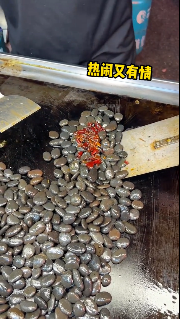 Berbahan dasar batu kolam, ini 7 potret jajanan khas China yang bikin geleng-geleng kepala