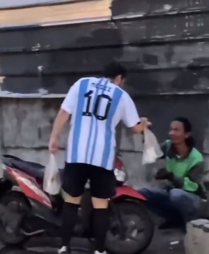potret kocak messi liburan di Indonesia Berbagai sumber potret kocak messi liburan di Indonesia Berbagai sumber