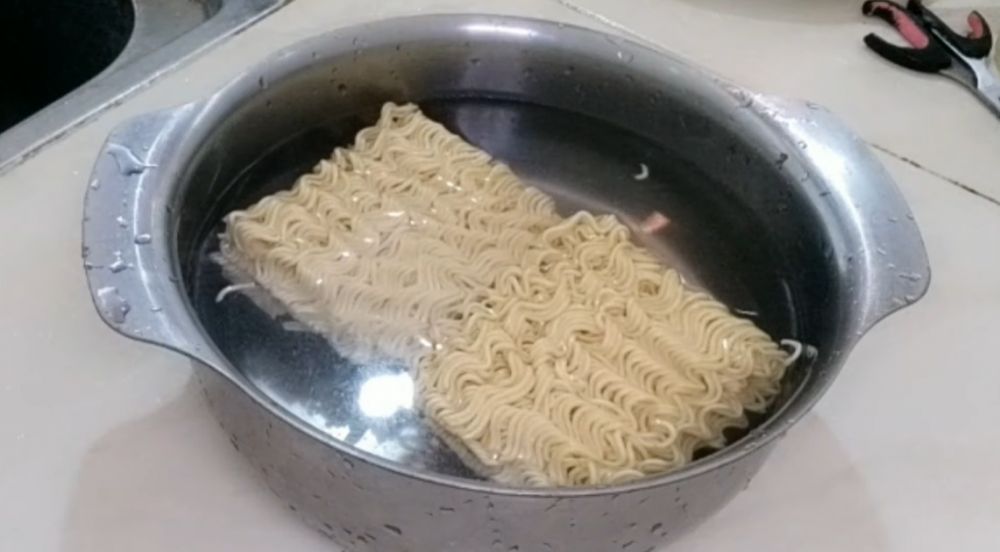 Trik bikin mi goreng kampung yang tak lengket dan lembek walau sudah dingin