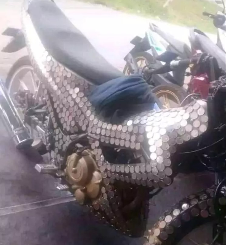 Motor nyeleneh bikin montir nangis Berbagai sumber Motor nyeleneh bikin montir nangis Berbagai sumber