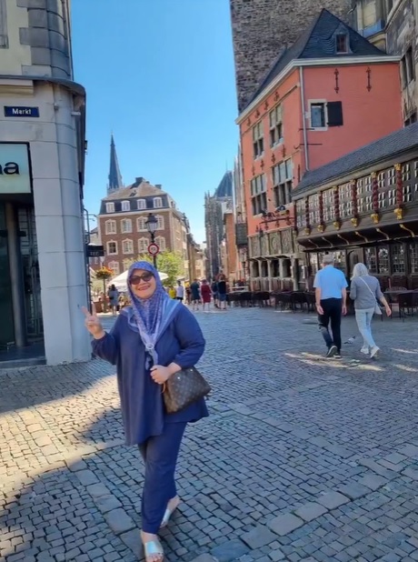 potret terbaru mertua artis yang dulunya pernah ngetop di era 80-an © berbagai sumber potret terbaru mertua artis yang dulunya pernah ngetop di era 80-an © berbagai sumber