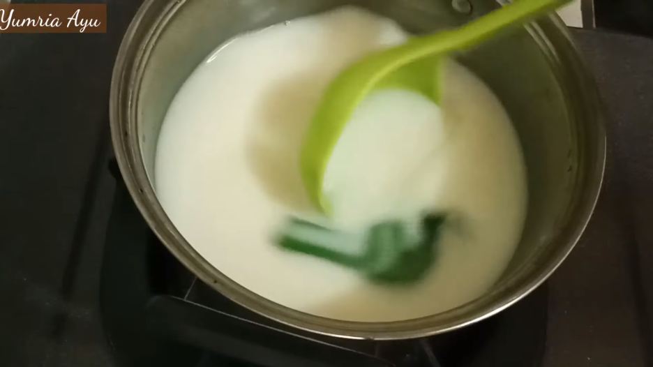 Bukan ditambah maizena, ini trik praktis bikin vla puding agar makin legit, kental, dan super creamy