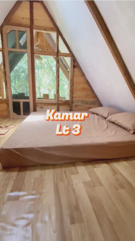 rumah kayu tengah hutan estetik © TikTok/@tinyhouseindonesia