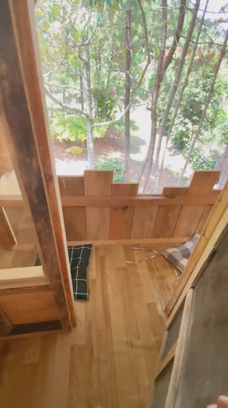 rumah kayu tengah hutan estetik © TikTok/@tinyhouseindonesia
