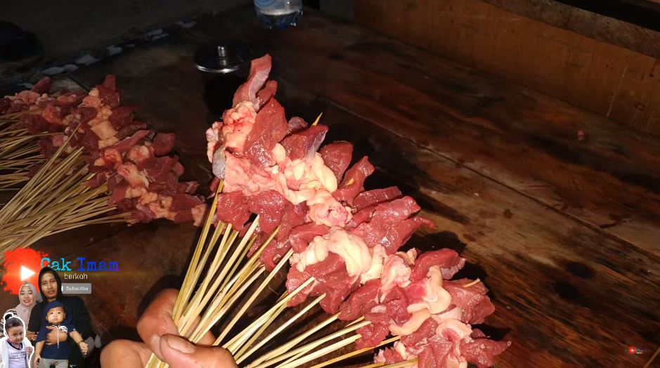 Cara mengiris daging sapi untuk sate agar lebih banyak, matang merata, dan empuk saat dibakar