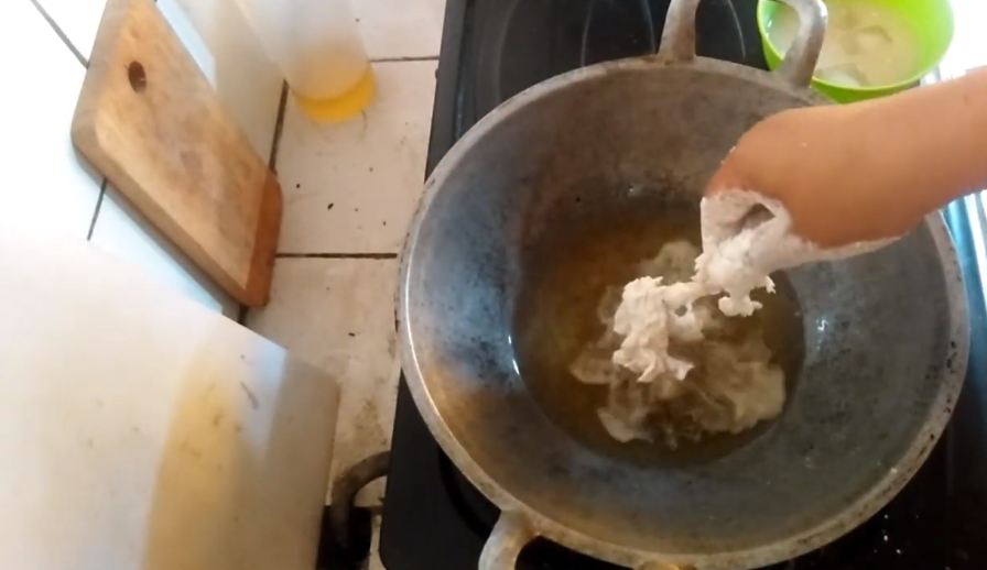 Tanpa telur atau baking powder, ini cara bikin ayam krispi agar tak alot dan renyah tahan lama