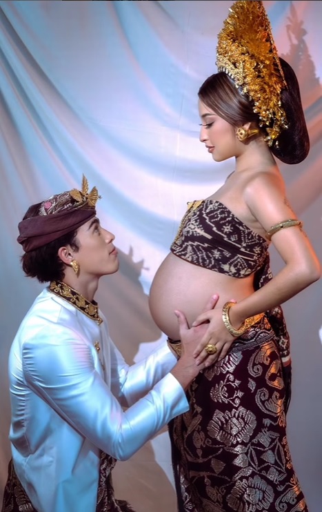 9 Momen maternity shoot Jennifer Coppen dan Dali Wassink, kompak pakai busana Bali