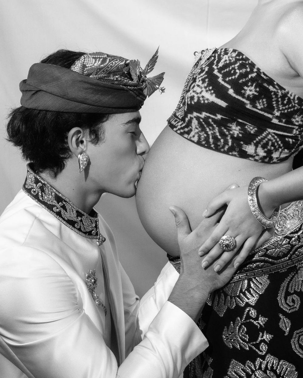 momen maternity shoot jennifer coppen dan dali wassink © berbagai sumber momen maternity shoot jennifer coppen dan dali wassink © berbagai sumber