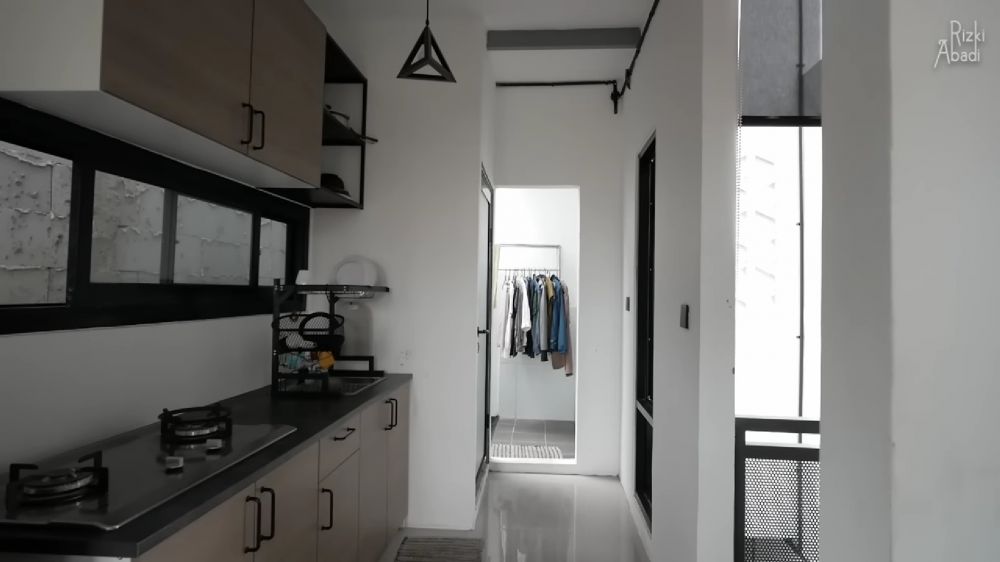 rumah mbah buyut berusia seabad masih estetik © YouTube/Rizky Abadi