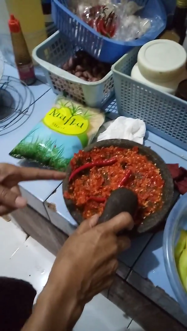 Tanpa bahan tambahan, ini cara mengulek cabai agar cepat halus dan tak belepotan