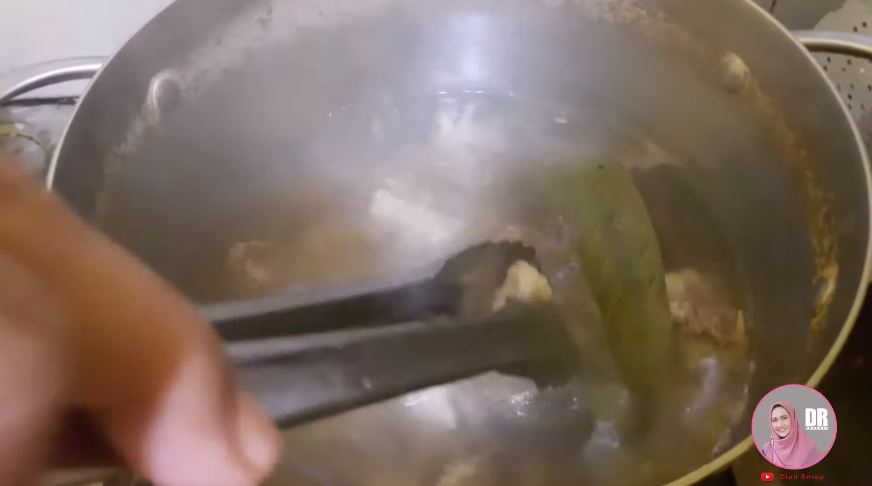 Trik merebus iga sapi agar teksturnya jadi empuk dan bebas bau cuma pakai 1 bahan dapur