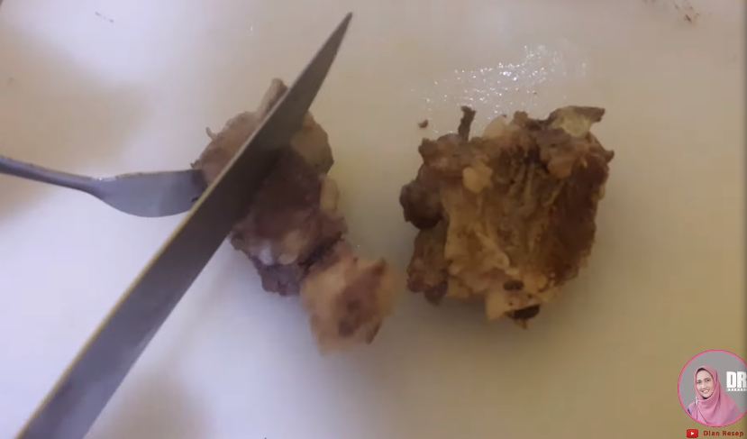 Trik merebus iga sapi agar teksturnya jadi empuk dan bebas bau cuma pakai 1 bahan dapur