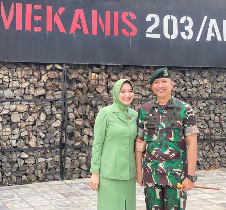 Gadis cilik di foto ini gedenya bintang FTV, kini pilih tinggalkan ibukota jadi ibu persit © 2023 brilio.net Gadis cilik di foto ini gedenya bintang FTV, kini pilih tinggalkan ibukota jadi ibu persit © 2023 brilio.net