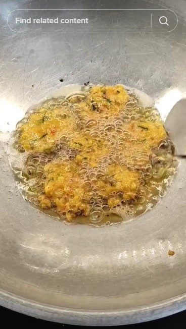 Jangan cuma pakai bumbu bubuk, begini trik bikin adonan bakwan jagung yang wangi dan super gurih