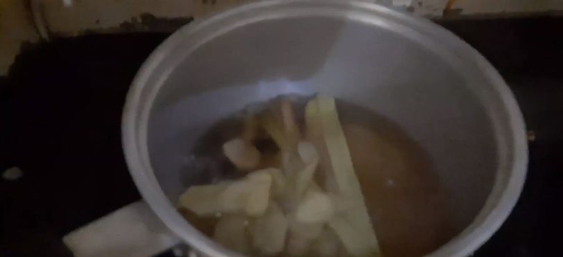 Trik merebus susu sapi murni agar tak amis dan kualitasnya terjaga, cukup tambahkan 3 jenis rempah