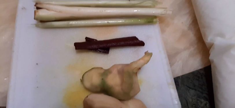 Trik merebus susu sapi murni agar tak amis dan kualitasnya terjaga, cukup tambahkan 3 jenis rempah