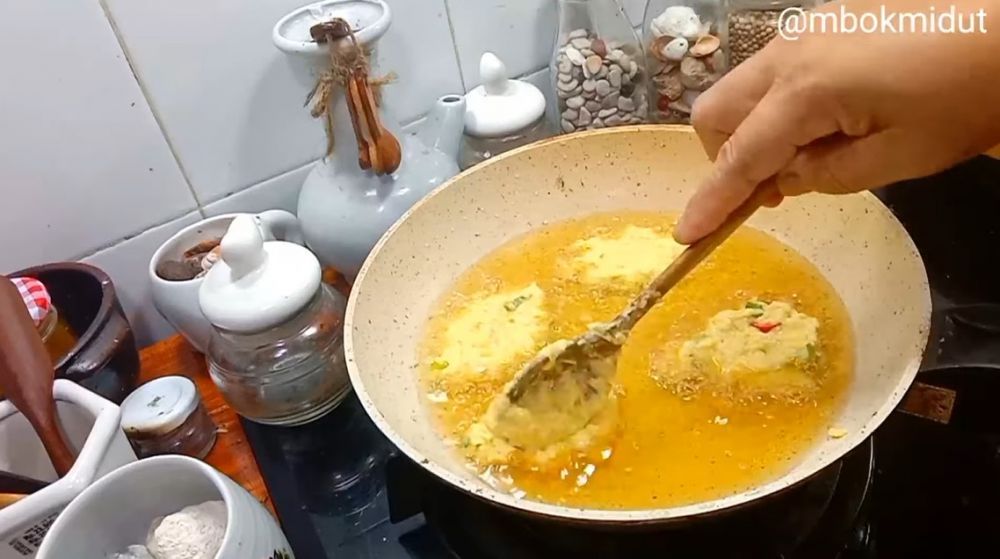 Tanpa baking soda, begini cara bikin dadar jagung yang renyah dan tak menyerap banyak minyak
