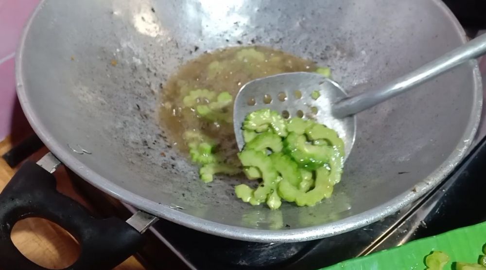 Bukan diremas garam, ini trik mengolah pare agar lebih enak dan tak pahit