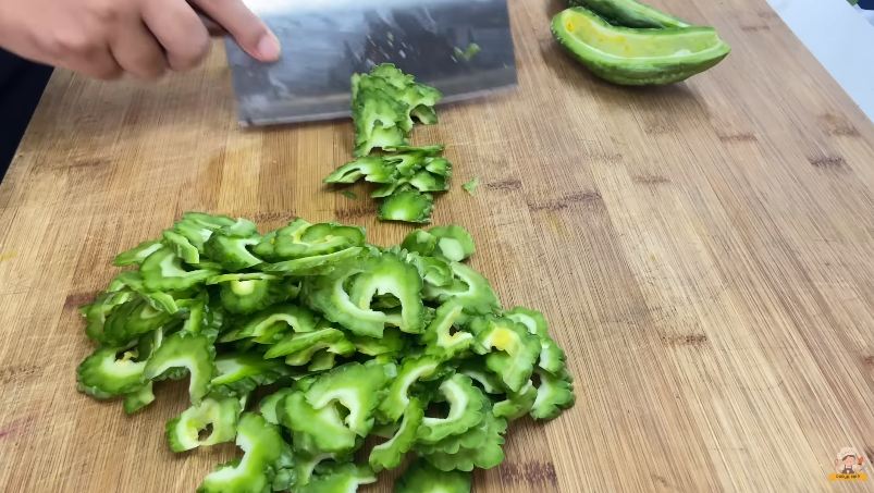 Jangan diremas pakai garam, ini trik bikin tumis pare yang antipahit dan mudah dibuat