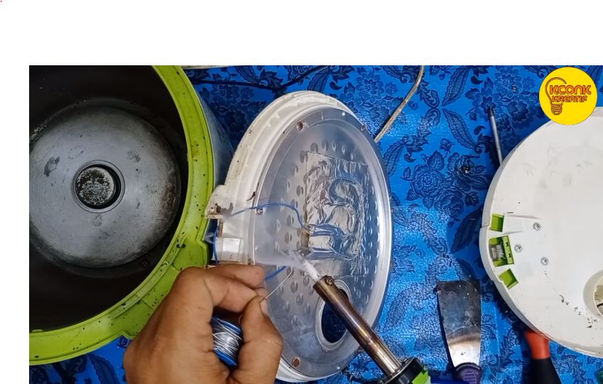 Tanpa perlu bahan tambahan, ini trik memasak nasi di rice cooker agar tidak mudah basi dan berair
