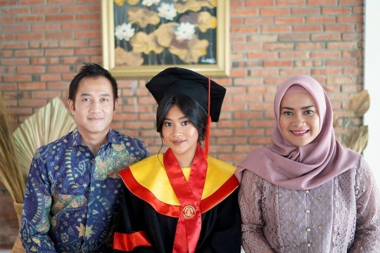 pedangdut wisuda anak © 2023 brilio.net