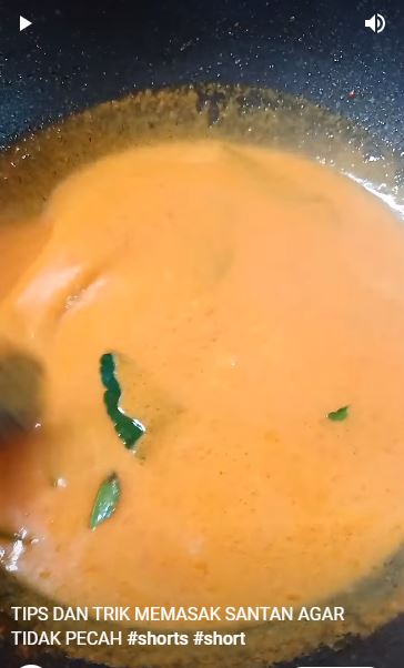 Trik menjaga santan tetap kental dan tak pecah saat dimasak, bikin masakan lebih awet