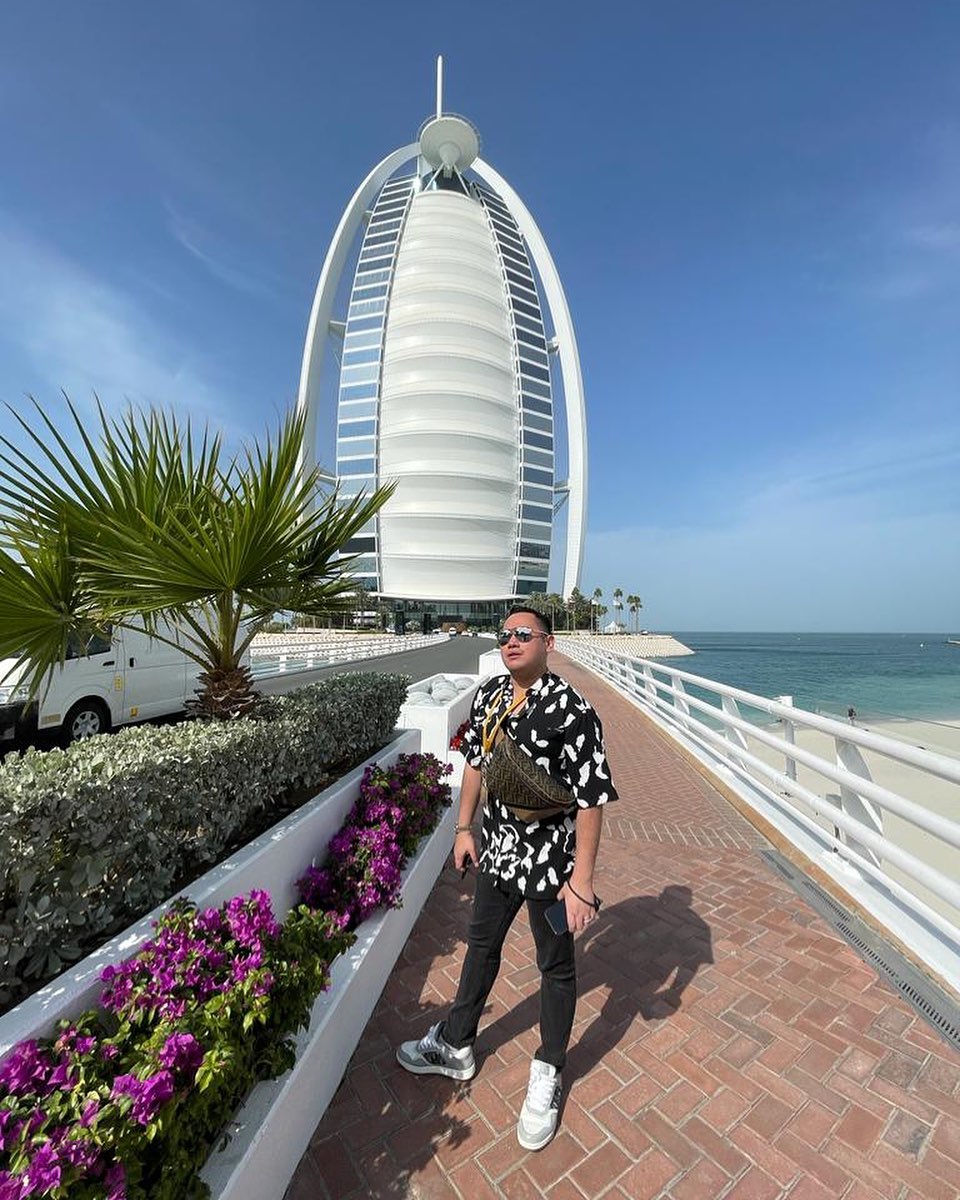 cowok dulunya pedangdut keliling sekarang dibayar Rp 200 juta sekali manggung © berbagai sumber cowok dulunya pedangdut keliling sekarang dibayar Rp 200 juta sekali manggung © berbagai sumber