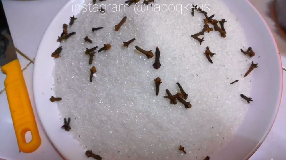 Hanya pakai 1 bumbu dapur, ini cara mudah mengusir semut di gula pasir