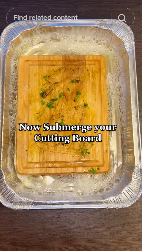 Tak perlu digosok, begini cara bersihkan talenan kayu kotor dan penuh noda membandel