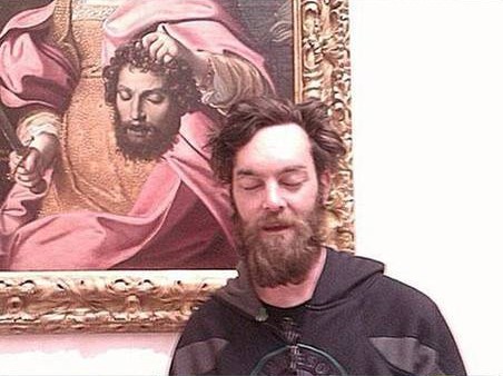 Kebetulan difoto dari depan © 