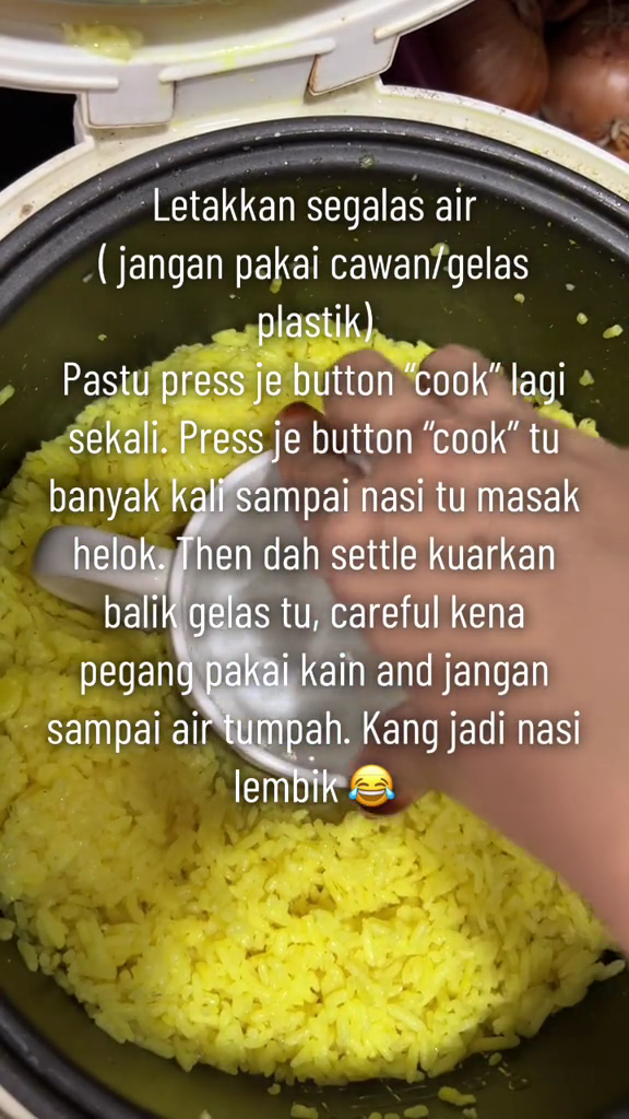 Bukan ditambah air, ini trik atasi nasi yang belum matang pakai 1 bahan