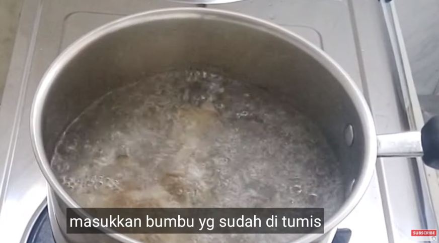 Tanpa perlu dipresto, ini cara praktis mengolah buntut sapi jadi sop agar hasilnya gurih dan empuk