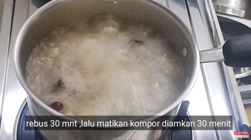 Tanpa perlu dipresto, ini cara praktis mengolah buntut sapi jadi sop agar hasilnya gurih dan empuk