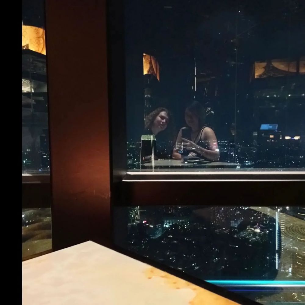 potret leony bareng pria bule diduga pacar baru jadi sorotan © berbagai sumber