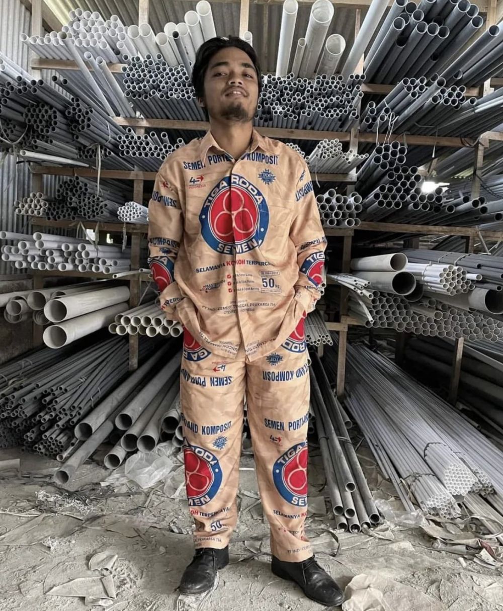 orang dengan outfit anti mainstream Berbagai sumber