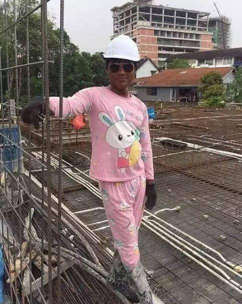 orang dengan outfit anti mainstream Berbagai sumber