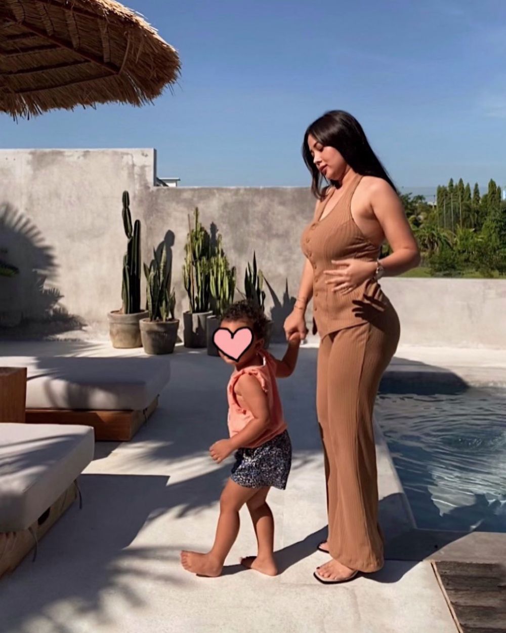 Potret Mutia Ayu bareng sang putri ini bak kakak-adik © 2023 brilio.net