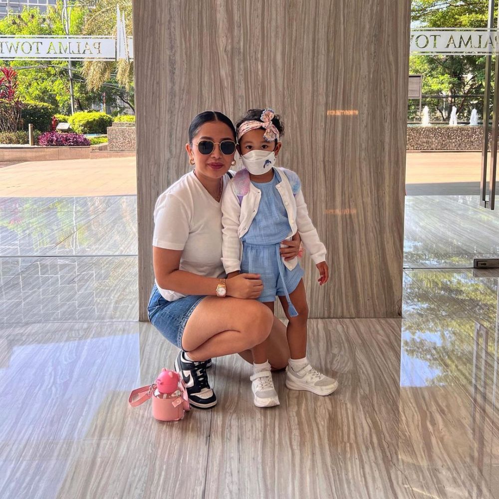 Potret Mutia Ayu bareng sang putri ini bak kakak-adik © 2023 brilio.net