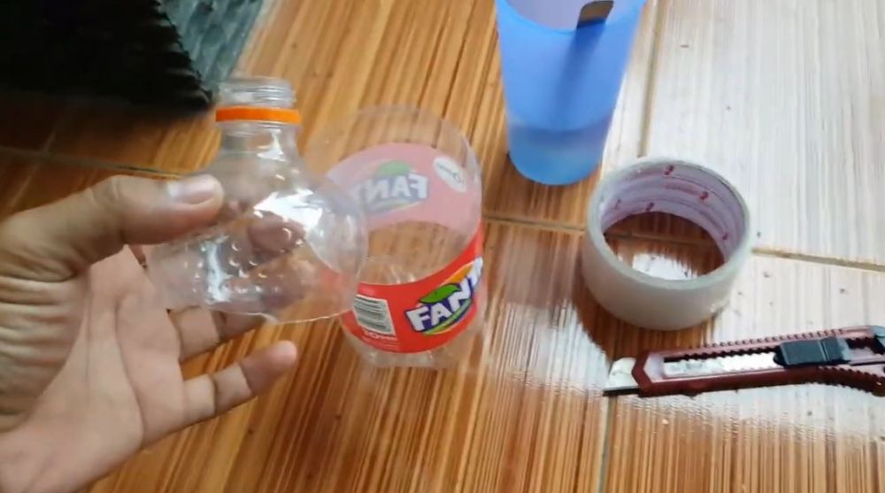 Cara mudah bikin jebakan lalat di meja makan, ampuh dengan 1 bahan dapur