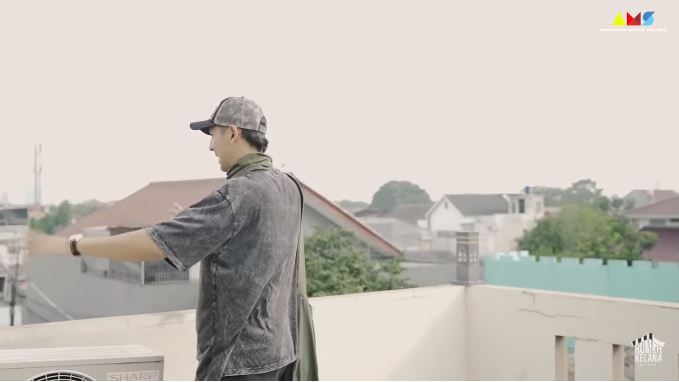 kosan arya saloka © YouTube