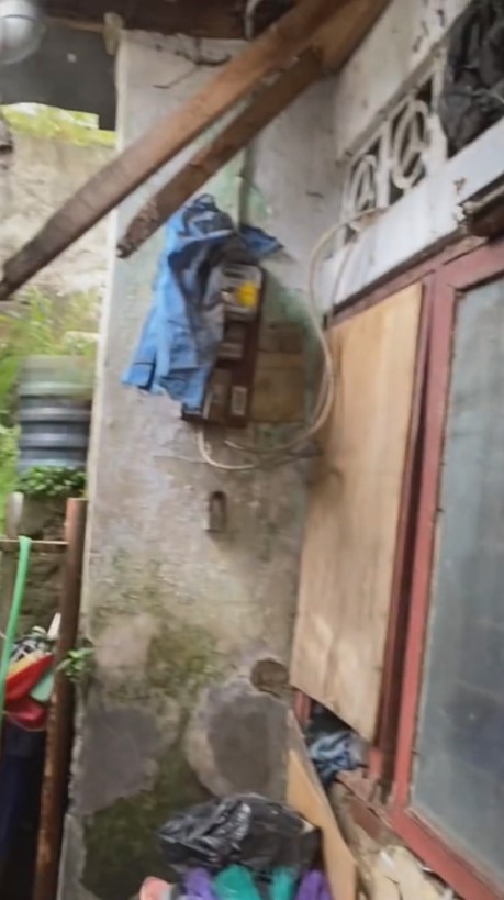 rumah tua 88 tahun di tengah apartemen mewah © TikTok/@sobatgabut13 rumah tua 88 tahun di tengah apartemen mewah © TikTok/@sobatgabut13