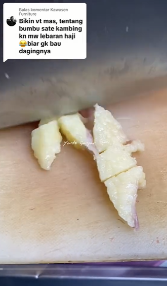 Nggak perlu dimarinasi terlalu lama, ini trik bikin sate kambing yang empuk dan bebas bau prengus